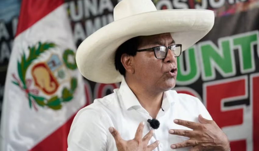 Às vésperas do 2º turno, Justiça peruana decide levar candidato à presidência a julgamento