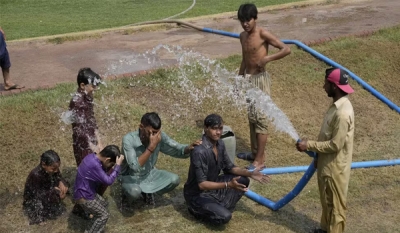 Onda de calor leva termômetros a mais de 50°C no Paquistão