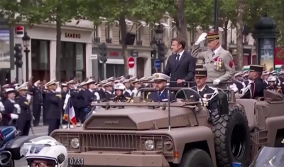 Macron, da França, é vaiado durante parada militar