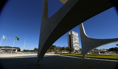 Planalto não vai recomendar mudança na meta fiscal zero, diz líder do governo