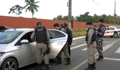 Homem sofre surto, ameaça motorista por aplicativo e só é contido após uma hora de negociações com a polícia