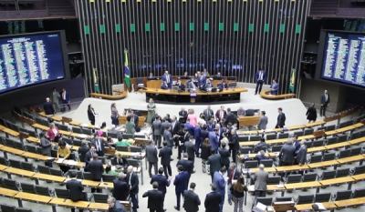 Câmara conclui votação de incentivo para veículos menos poluentes e taxa de importados até 50 dólares; texto vai à sanção