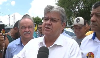 João Azevêdo fala sobre obras de mobilidade urbana, durante agenda em Campina Grande