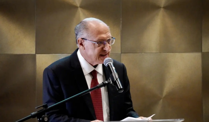 Alckmin deixará ministério em abril, mas seguirá como vice