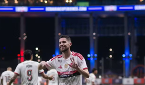 Flamengo domina o Bahia e volta a ocupar a liderança do Brasileirão