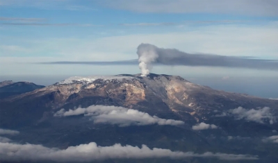 Vulcão na Colômbia volta à atividade, e governo vê risco de erupção