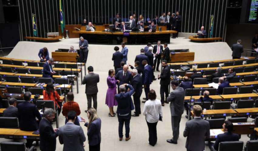 Câmara aprova renovação automática da CNH para motorista sem multas