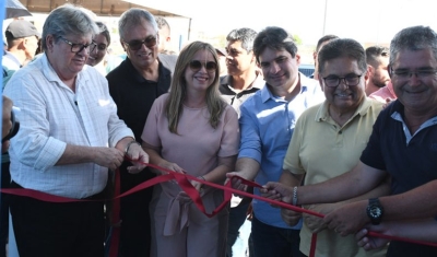 João Azevêdo entrega escola, habitação e inspeciona obras de mobilidade urbana em Areial, Puxinanã e Campina Grande